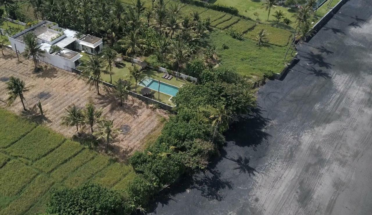 Pantai Hitam Villa Selemadeg Exterior foto